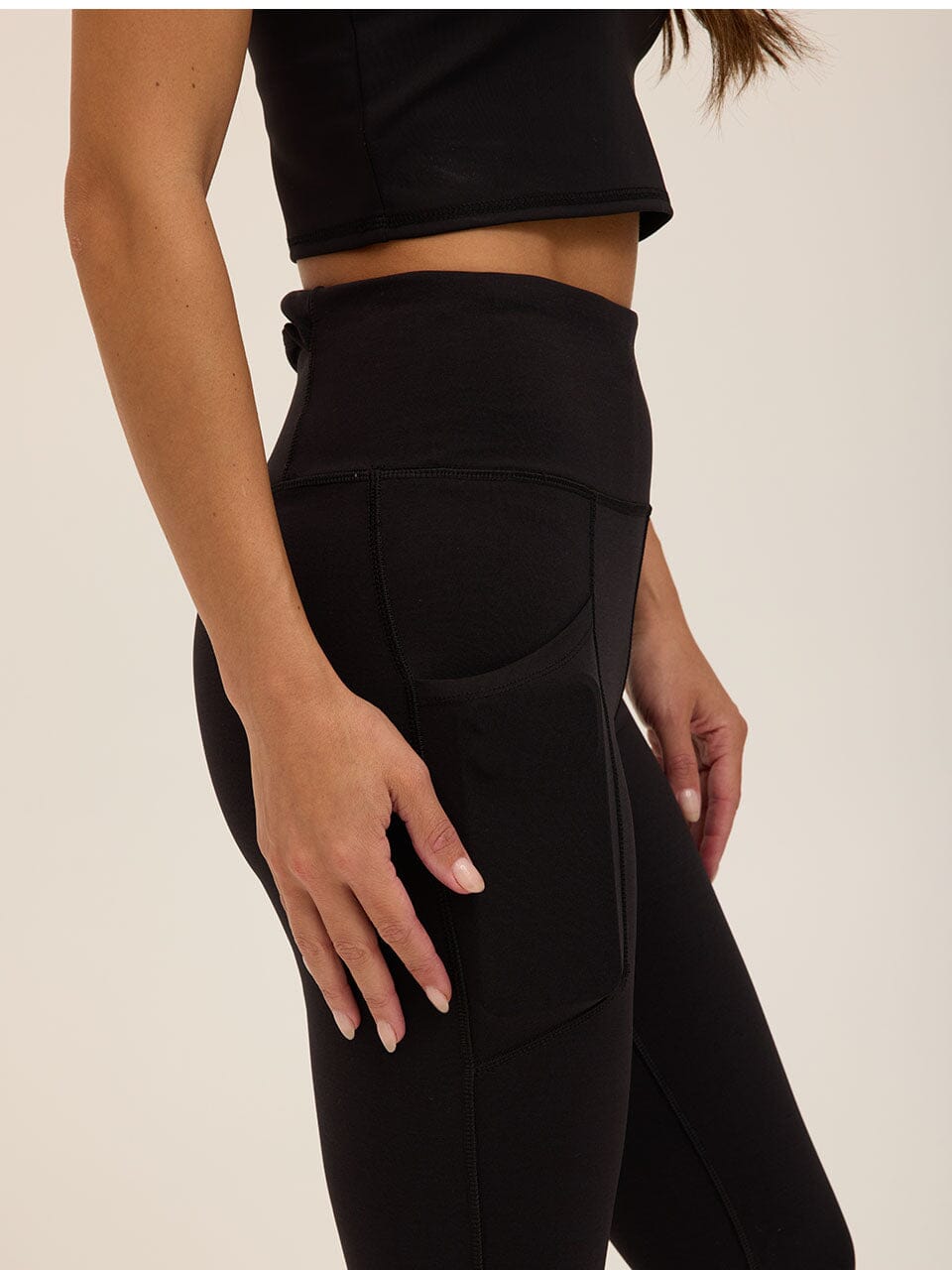 Sculpted Fit High-Performance Leggings in Black