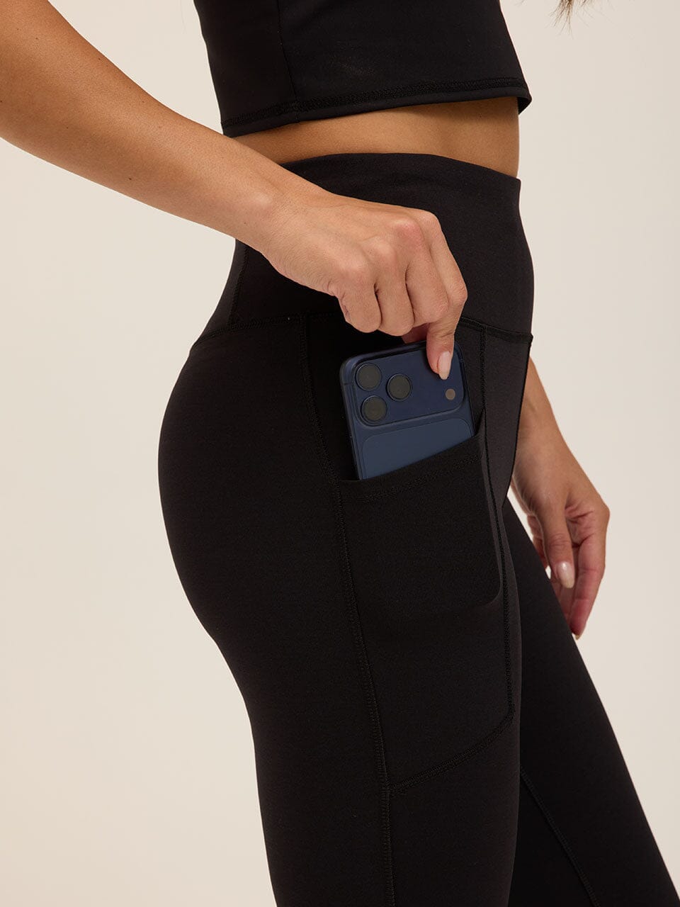 Sculpted Fit High-Performance Leggings in Black