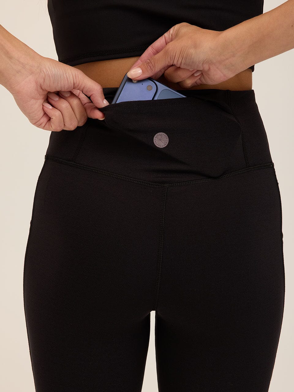 Sculpted Fit High-Performance Leggings in Black