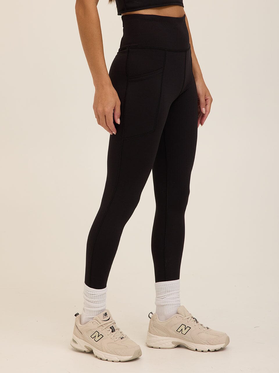 Sculpted Fit High-Performance Leggings in Black