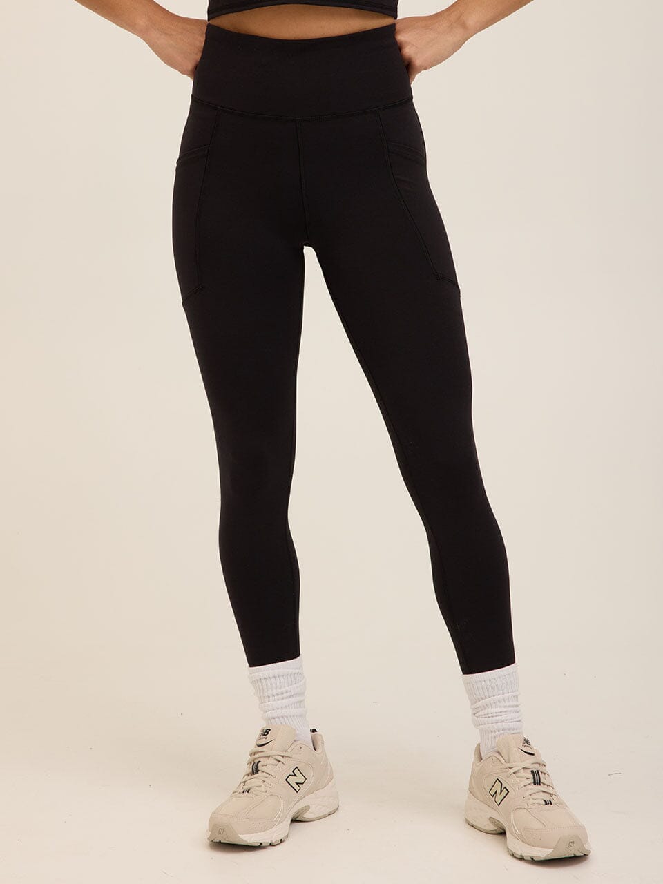 Sculpted Fit High-Performance Leggings in Black