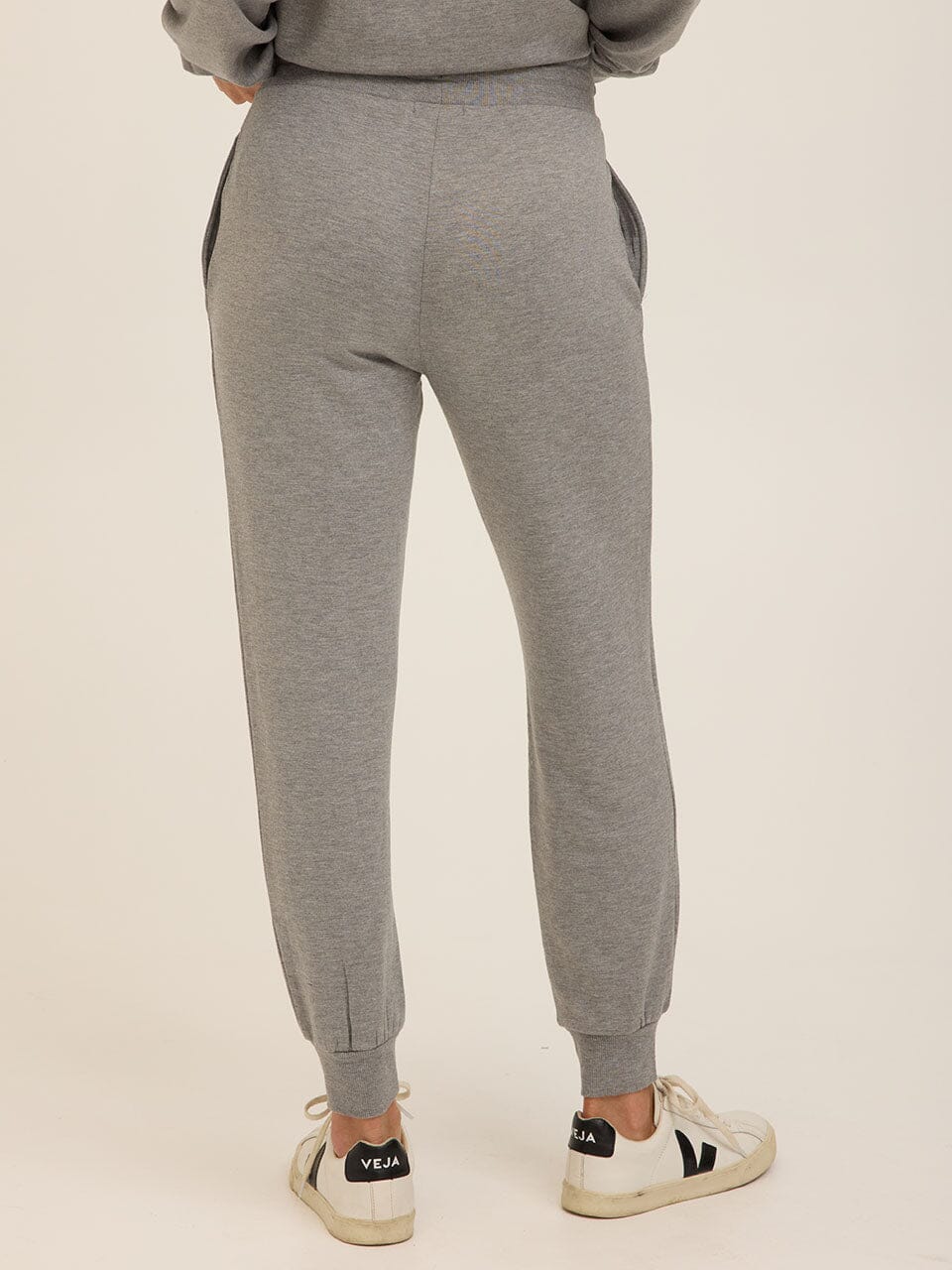 Core Feather Fleece Jogger - Women's Relaxed Fit Heathered Grey