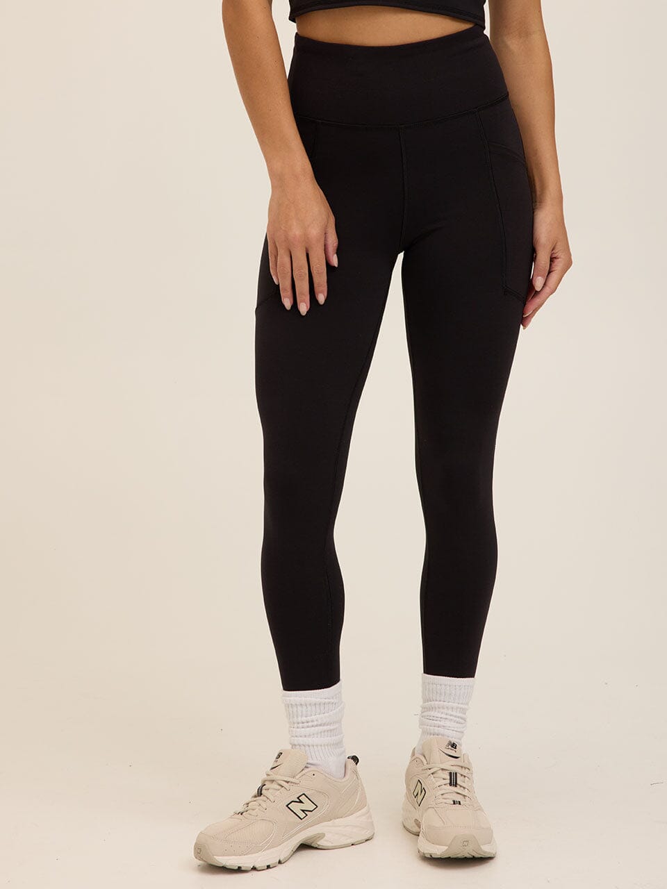 Sculpted Fit High-Performance Leggings in Black