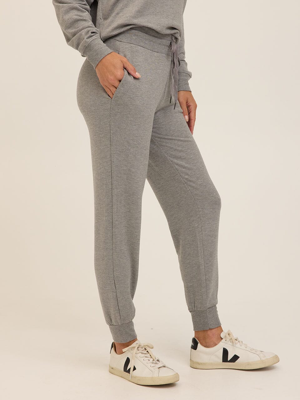 Core Feather Fleece Jogger - Women's Relaxed Fit Heathered Grey