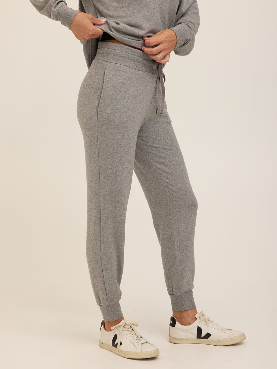 Core Feather Fleece Jogger - Women's Relaxed Fit Heathered Grey