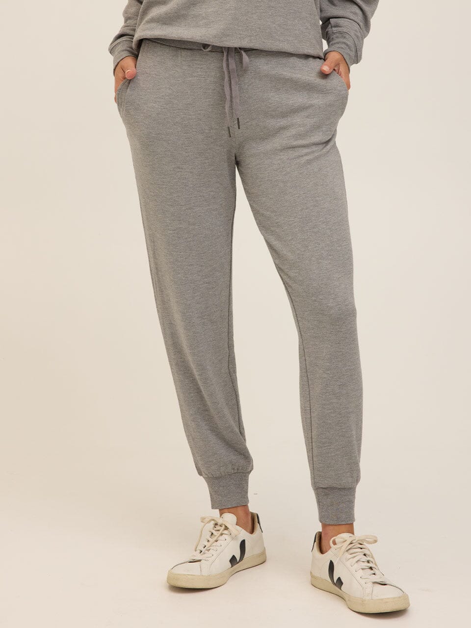 Core Feather Fleece Jogger - Women's Relaxed Fit Heathered Grey
