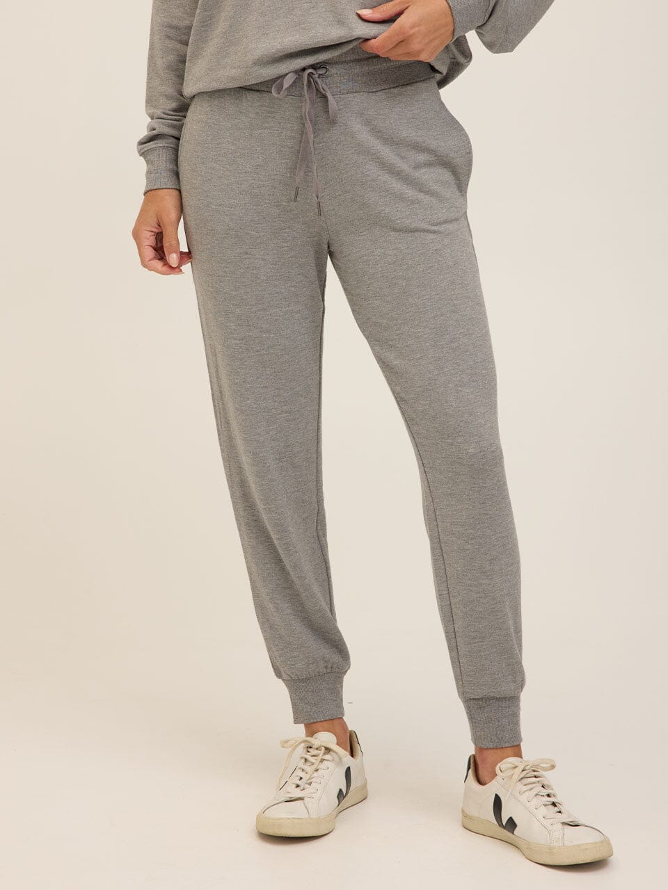Core Feather Fleece Jogger - Women's Relaxed Fit Heathered Grey