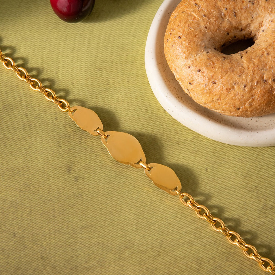 Tiger's eye stone pendant necklace with 18K gold-plated titanium steel hardware