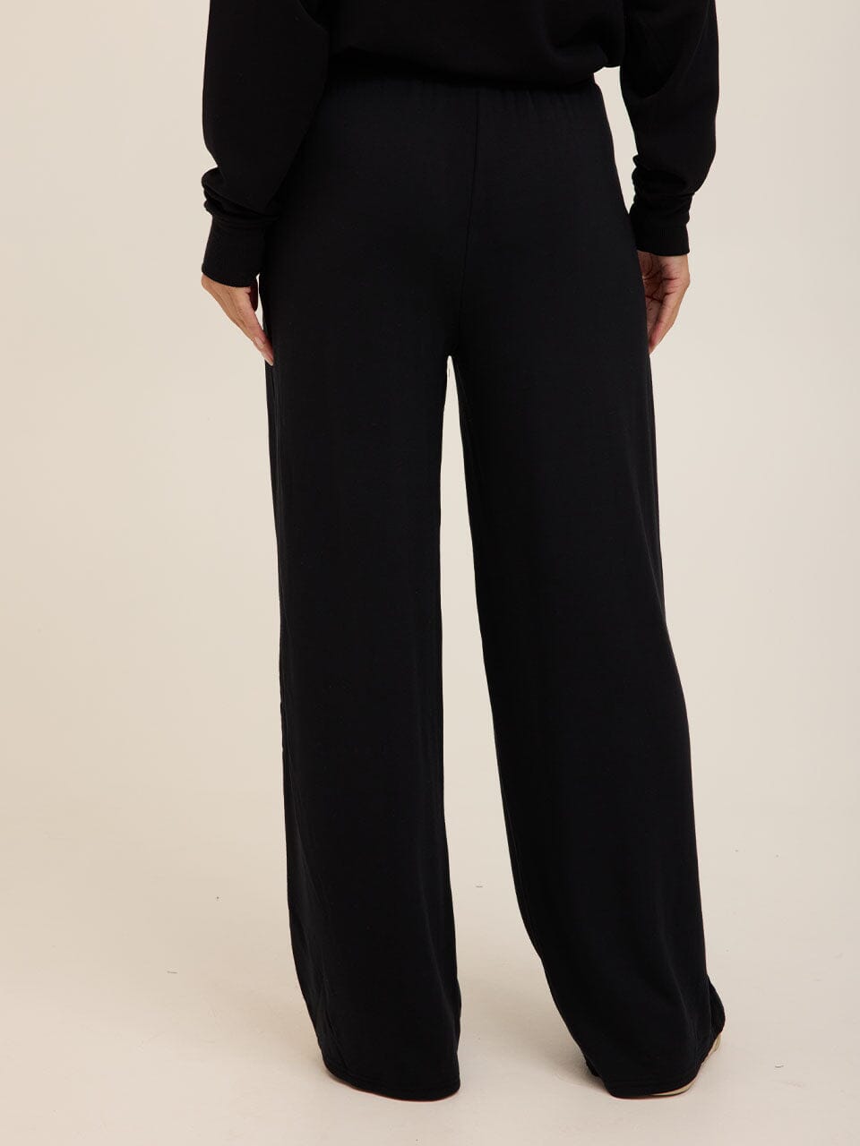 Core Feather Fleece Wide-Leg Sweatpant in Black
