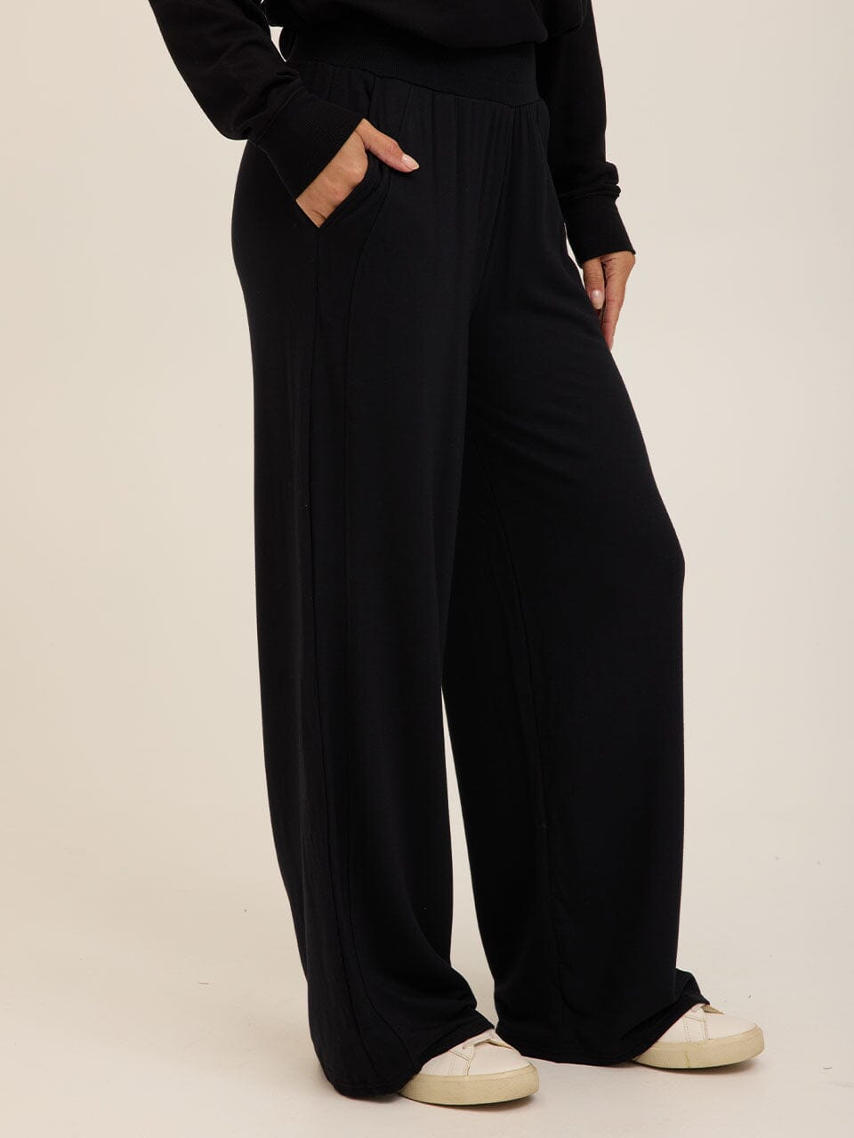 Core Feather Fleece Wide-Leg Sweatpant in Black