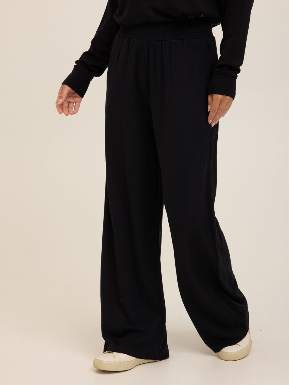 Core Feather Fleece Wide-Leg Sweatpant in Black