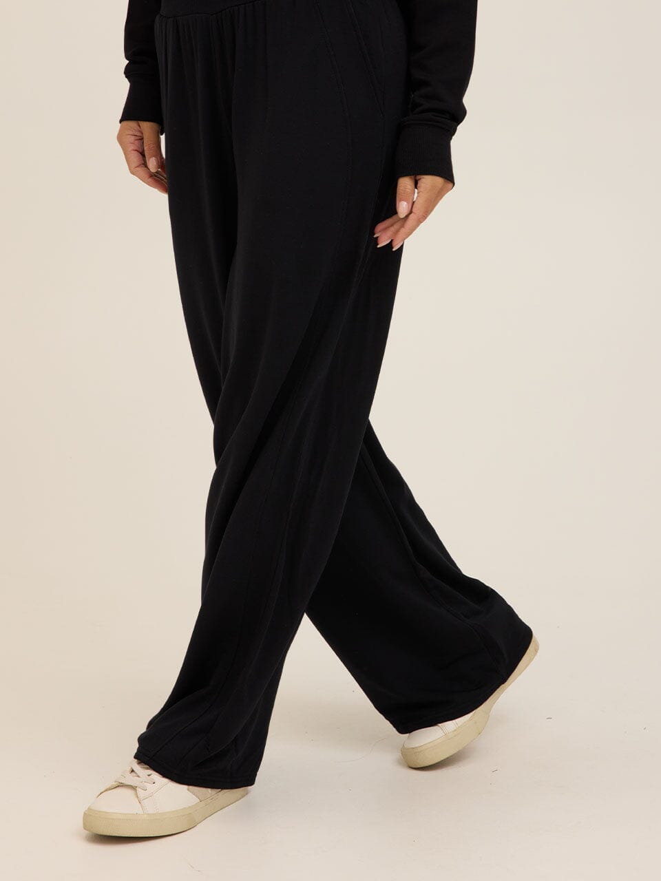 Core Feather Fleece Wide-Leg Sweatpant in Black