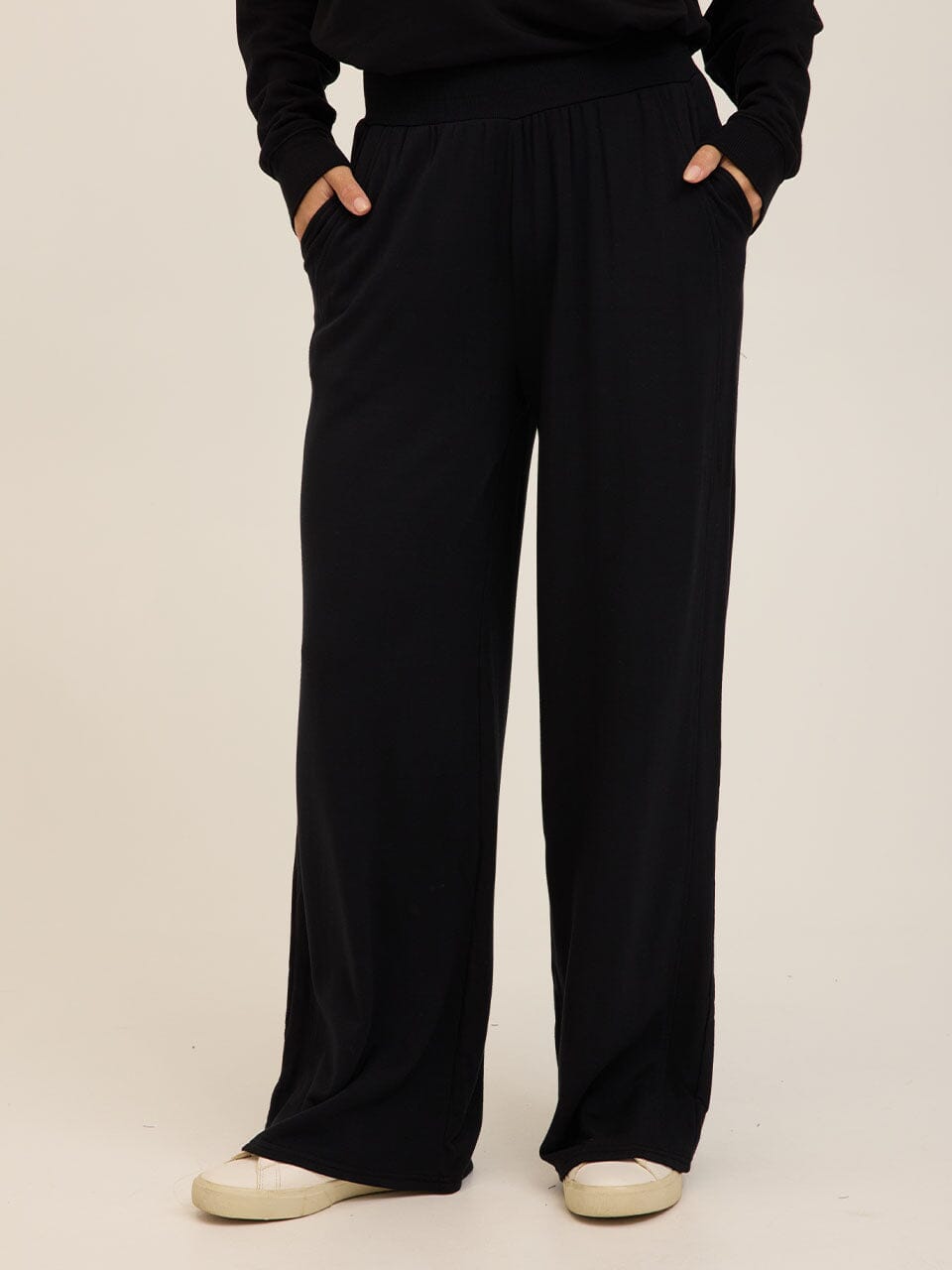 Core Feather Fleece Wide-Leg Sweatpant in Black