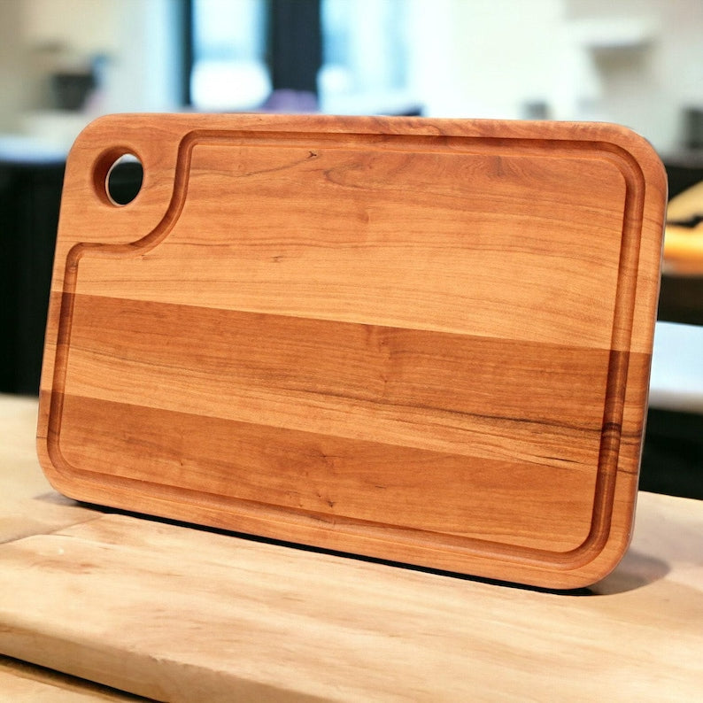 Thumb-Hole Cutting Board
