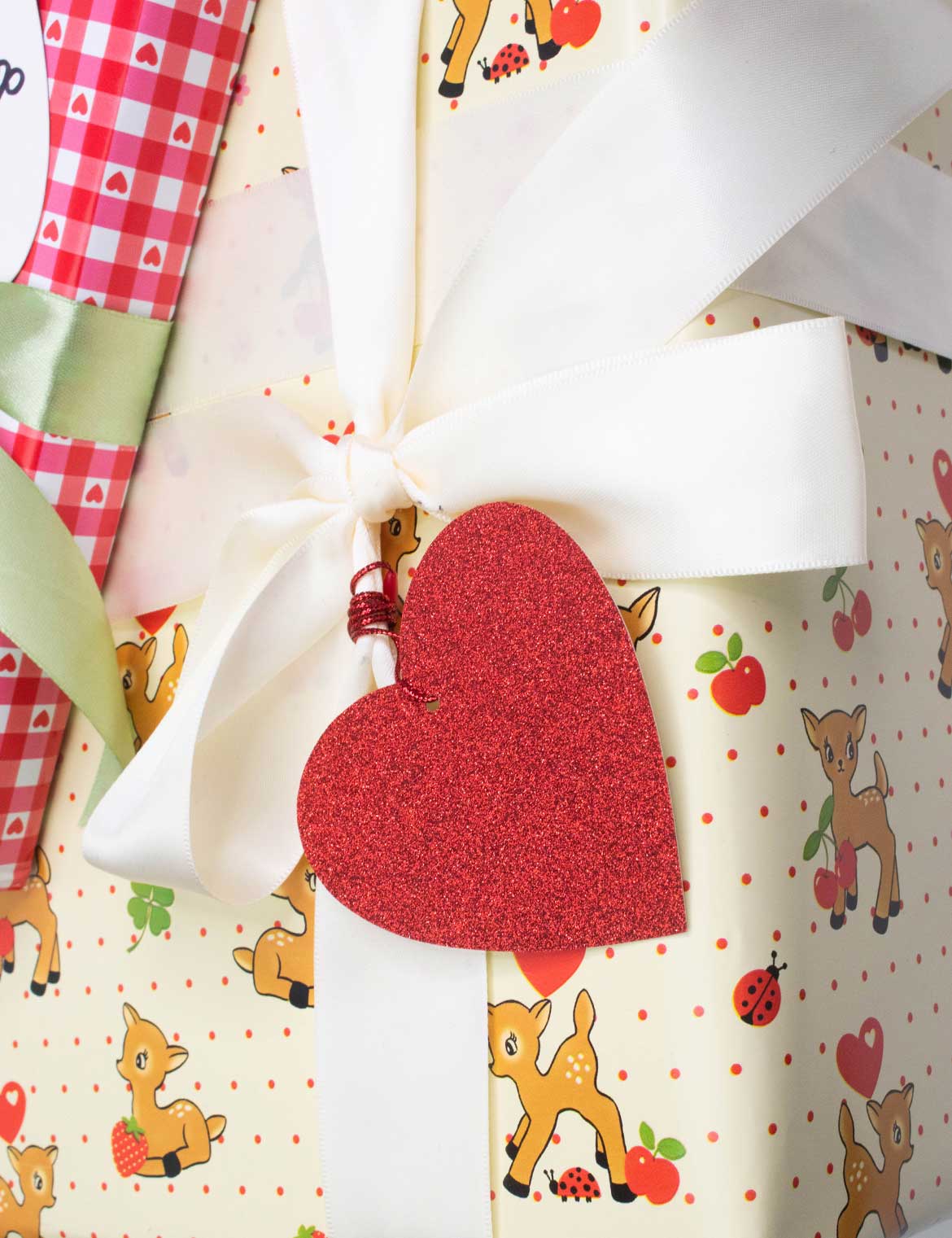 Red Glitter Heart Gift Hangtags Set of 10 for Special Occasions - Image 2