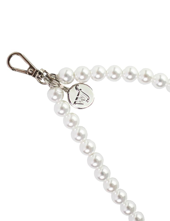 Pearl Wristlet in White for Hands-Free Phone Convenience - Image 3