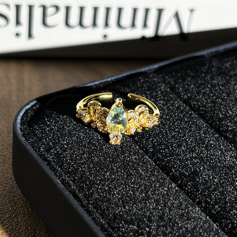 Vintage style gold-plated open ring with pear-cut crystals and pave-set rhinestones