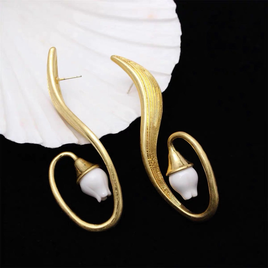 Womens Retro Exaggerated Three-dimensional Earrings
