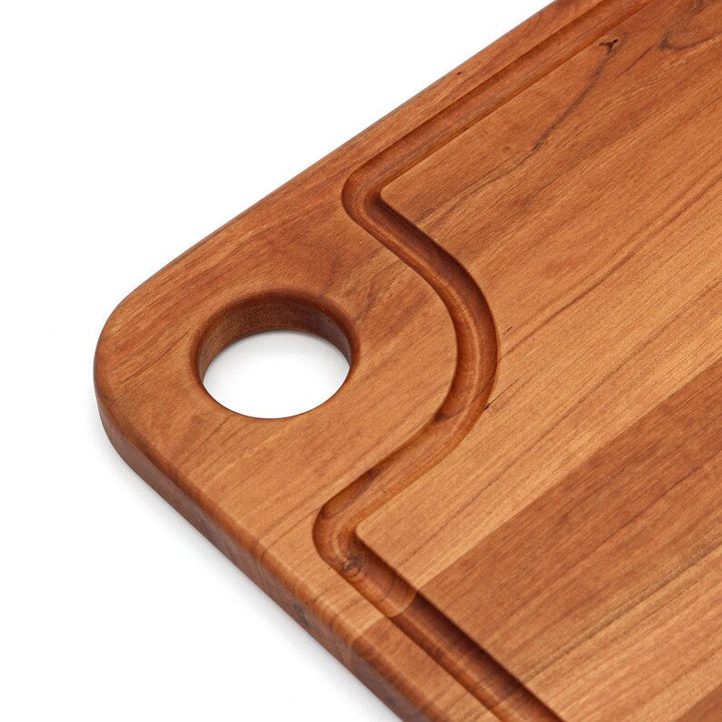 Thumb-Hole Cutting Board