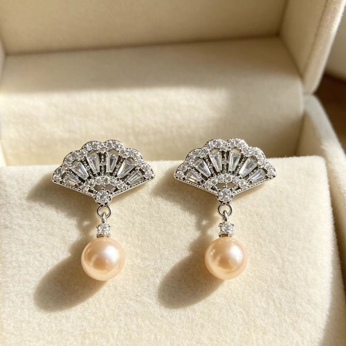 French-style Vintage Pearl-encrusted Fan-shaped Silver Stud Earrings With Zircon Embellishments