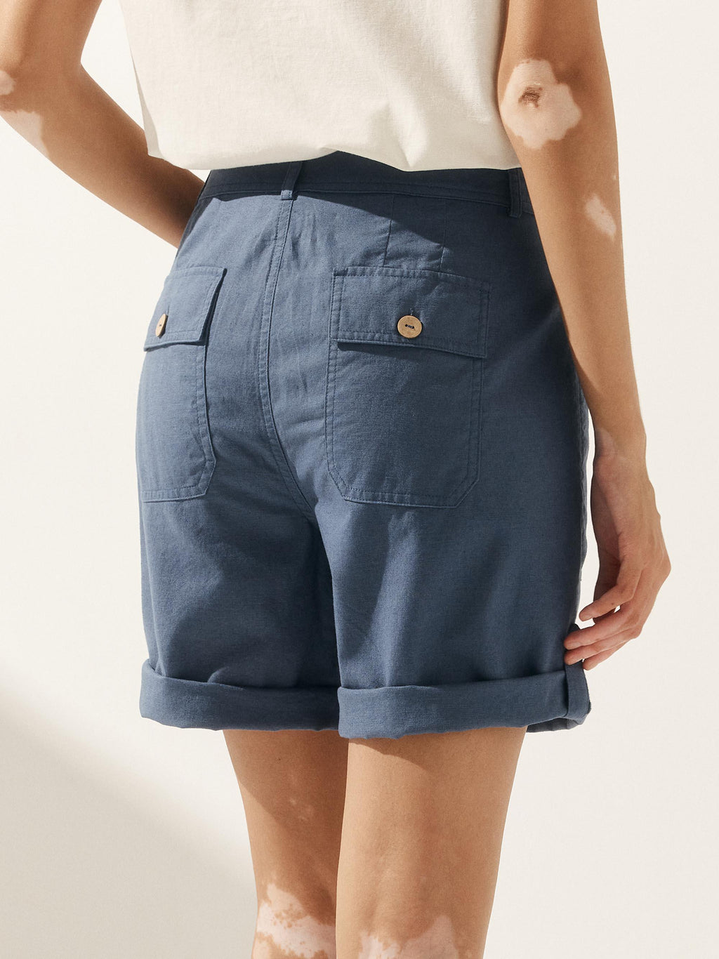 Linen Button-Fly Quarter Shorts LUCY