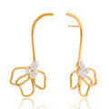 18K gold stud earrings in a floral design featuring a lustrous pearl center