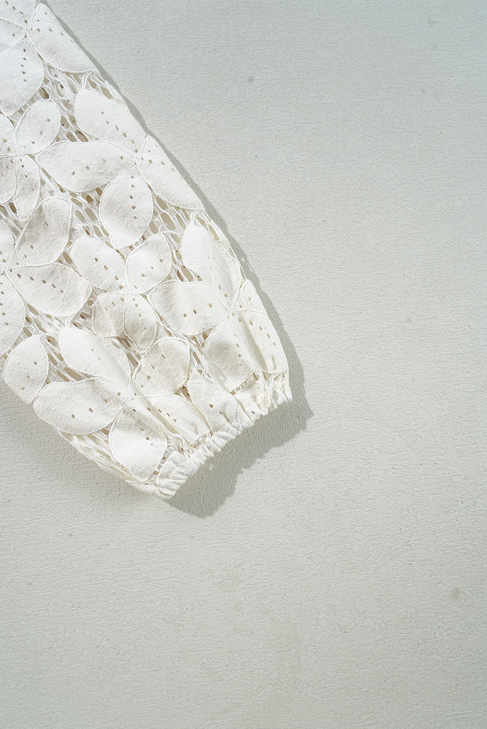 White Scalloped Lace V-Neck Lantern Sleeve Blouse