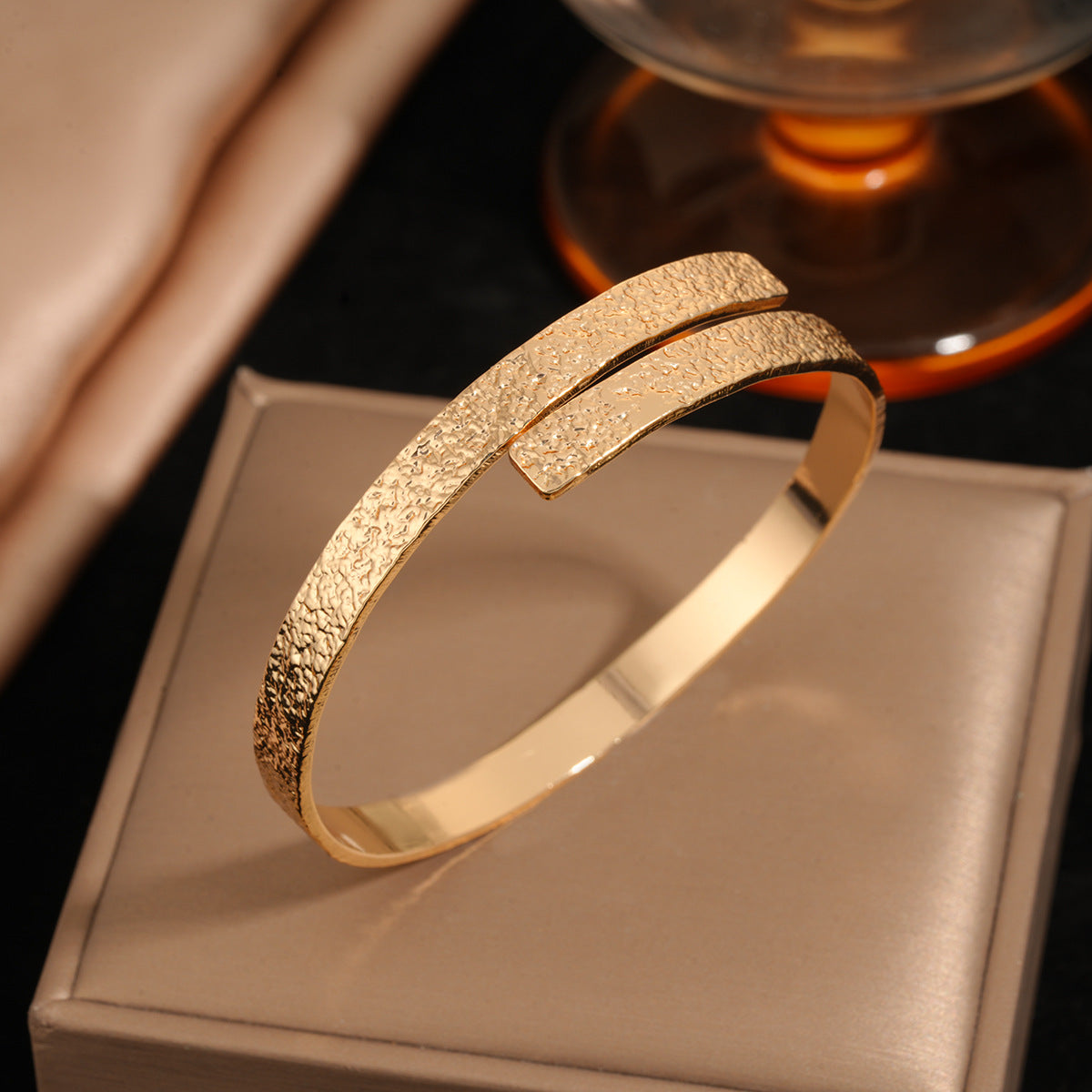 European & American Style Cold Rolled Steel Fade Resistant Bangle, 18K Gold Plated Fashion Personalized Irregular Design Textured Bracelet