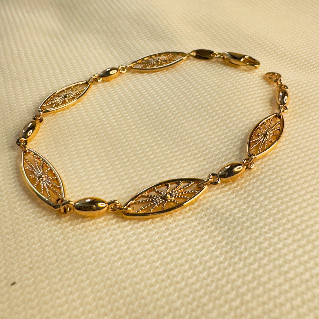 Elegant Rose Gold Filigree Bracelet - Hypoallergenic Stainless Steel Marquise Link Design