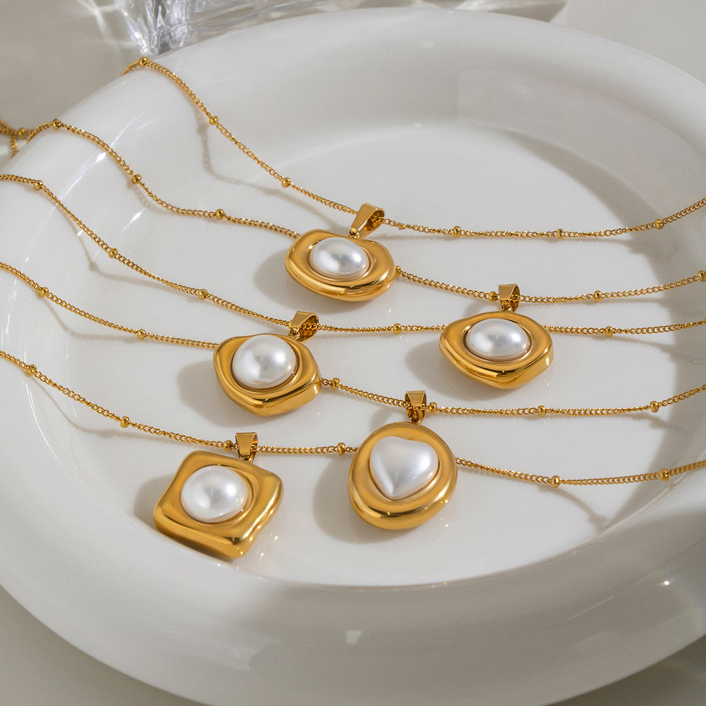 High-end Pearl Pendant Necklace In Titanium Steel With 18K Gold Plating