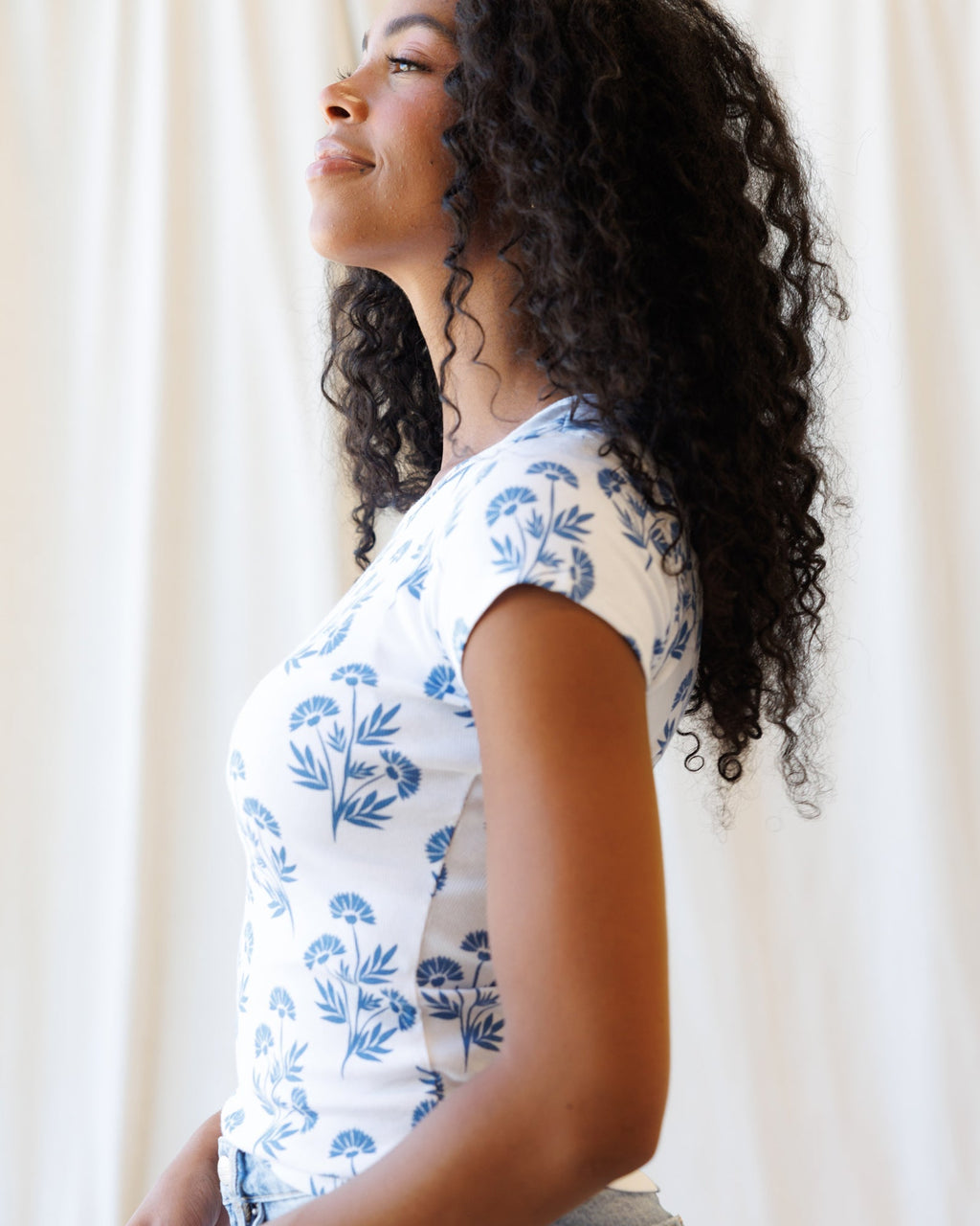 Artistic Floral Print Cotton Modal Ribbed Tee in White and Blue