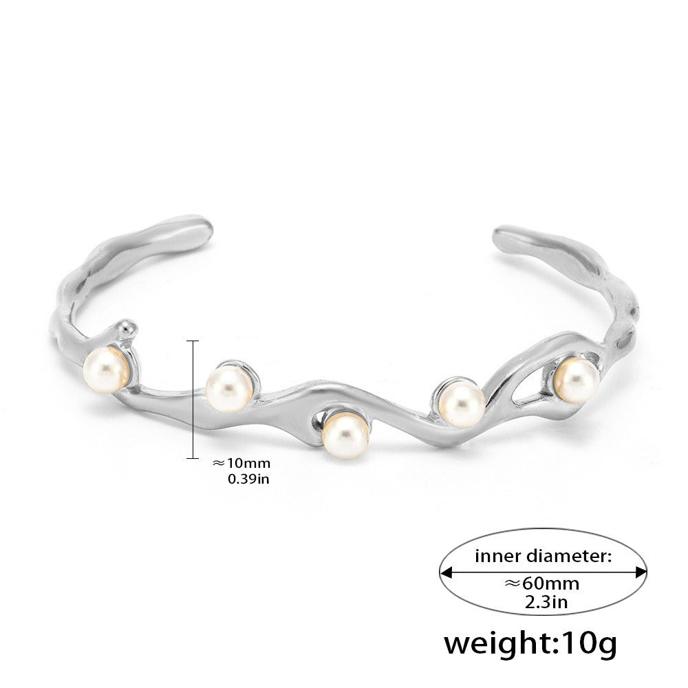 18K gold irregular C-shaped inlaid pearl bracelet with novel and unique design