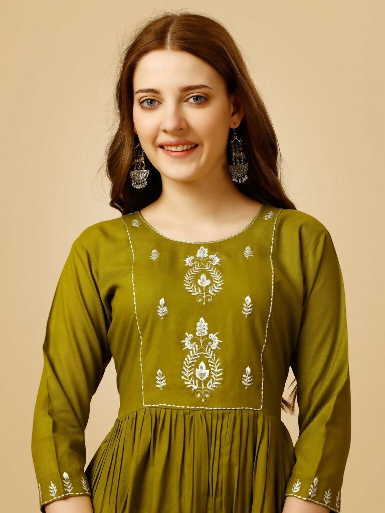 Women's Mehendi Green Embroidered A-Line Casual Top, 3/4 Sleeve