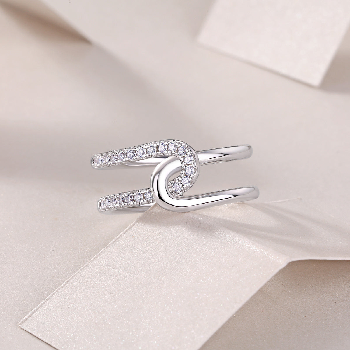 S925 Silver 3.7g Platinum Plated Moissanite Ring, 22pcs D VVS1 Interlocking Band, GRA Certified US 5-9