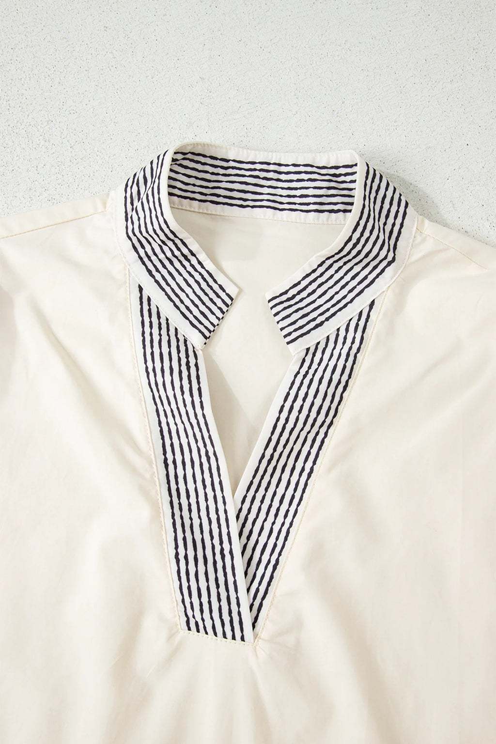 Women's Floral Puff Sleeve Blouse - Contrast V-Neck