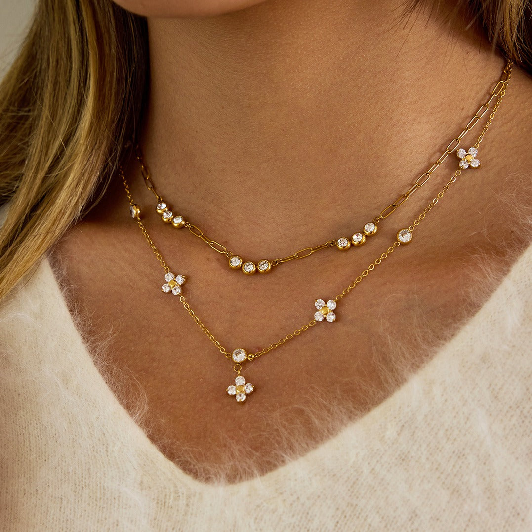 18K Gold Four-Leaf Clover Zircon Necklace – Elegant Luck Pendant