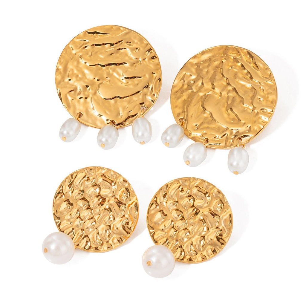 18K gold stylish round earrings with hammered and pearl design