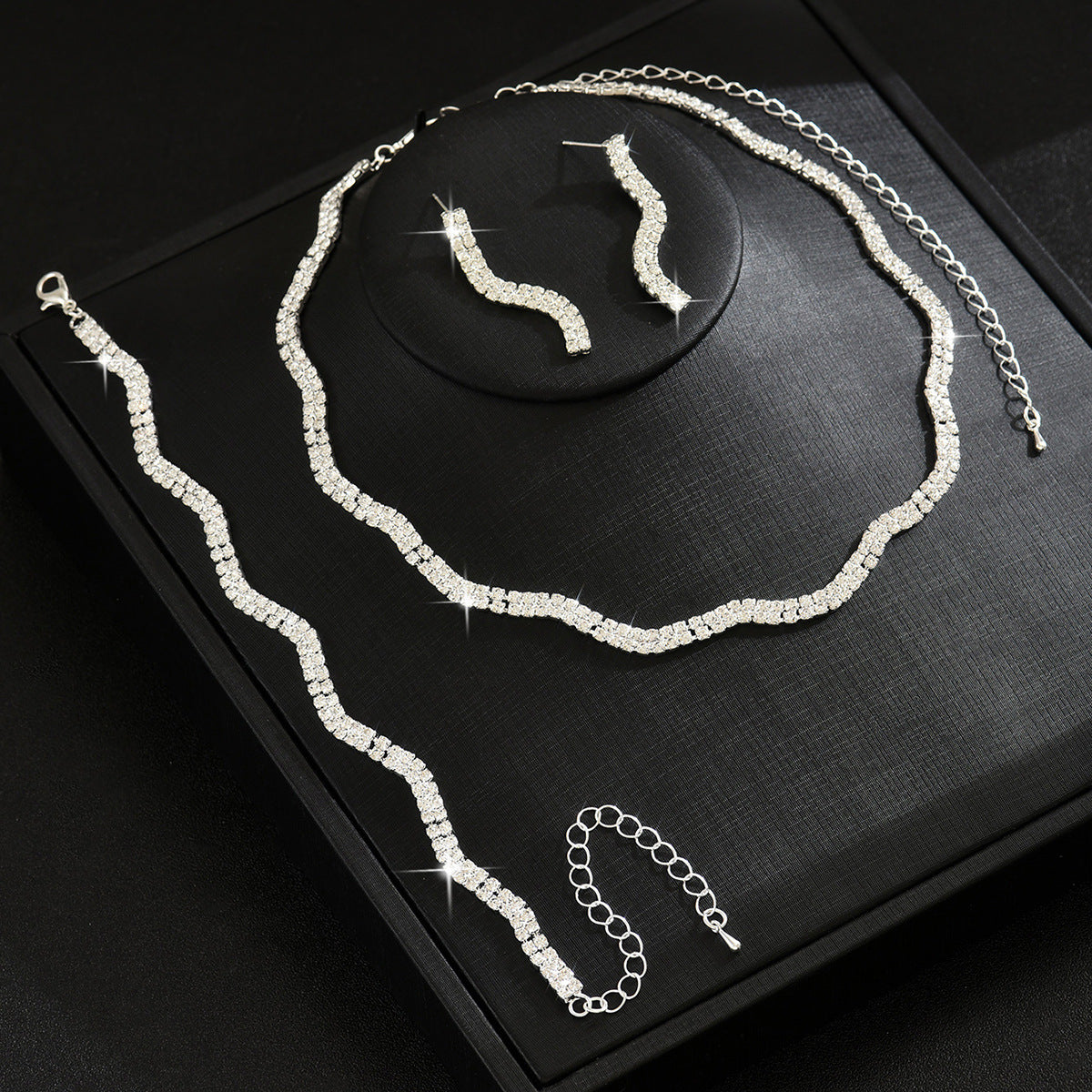 Cross-Border E-Commerce Supply European And American Fashion Claw Chain Rhinestone Necklace Earrings Bracelet Three-Piece Set Wholesale