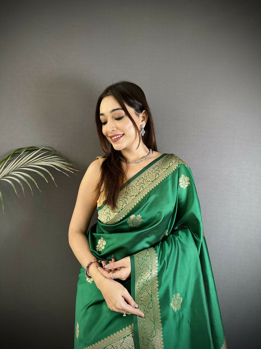 Green Floral Jacquard Woven Cotton Silk Banarasi Saree