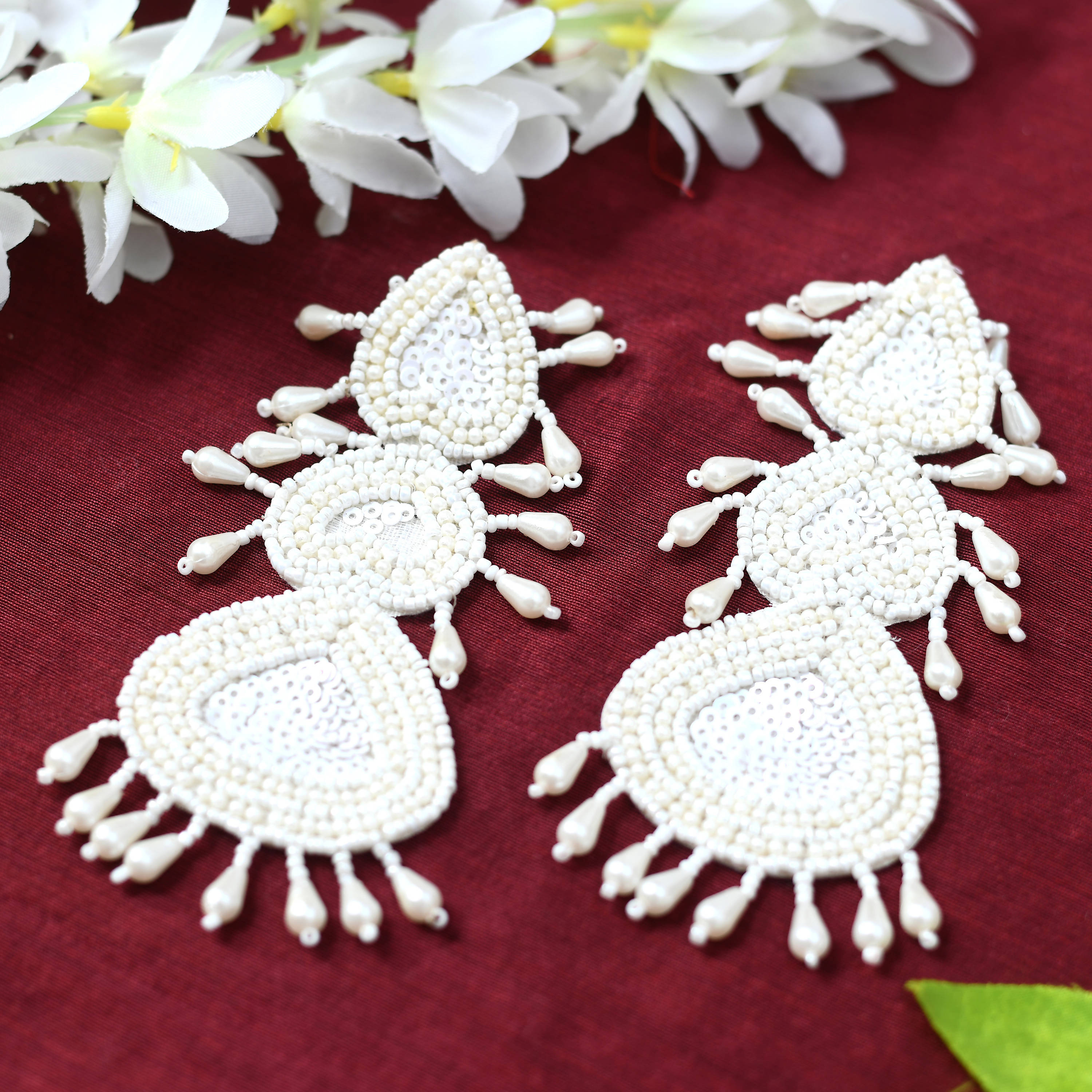 Handicraft off-white pearl earrings with delicate details
