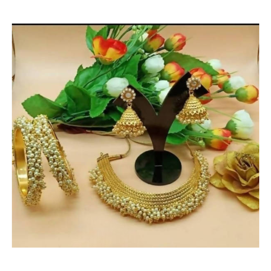 Trendy gold-polished necklace set with pearls