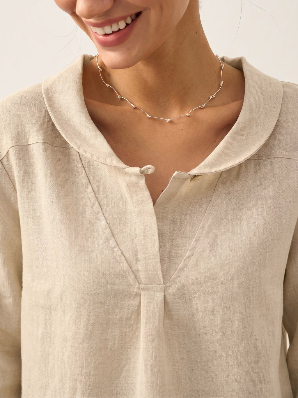 Jade Linen V-Neck Half Sleeve Top