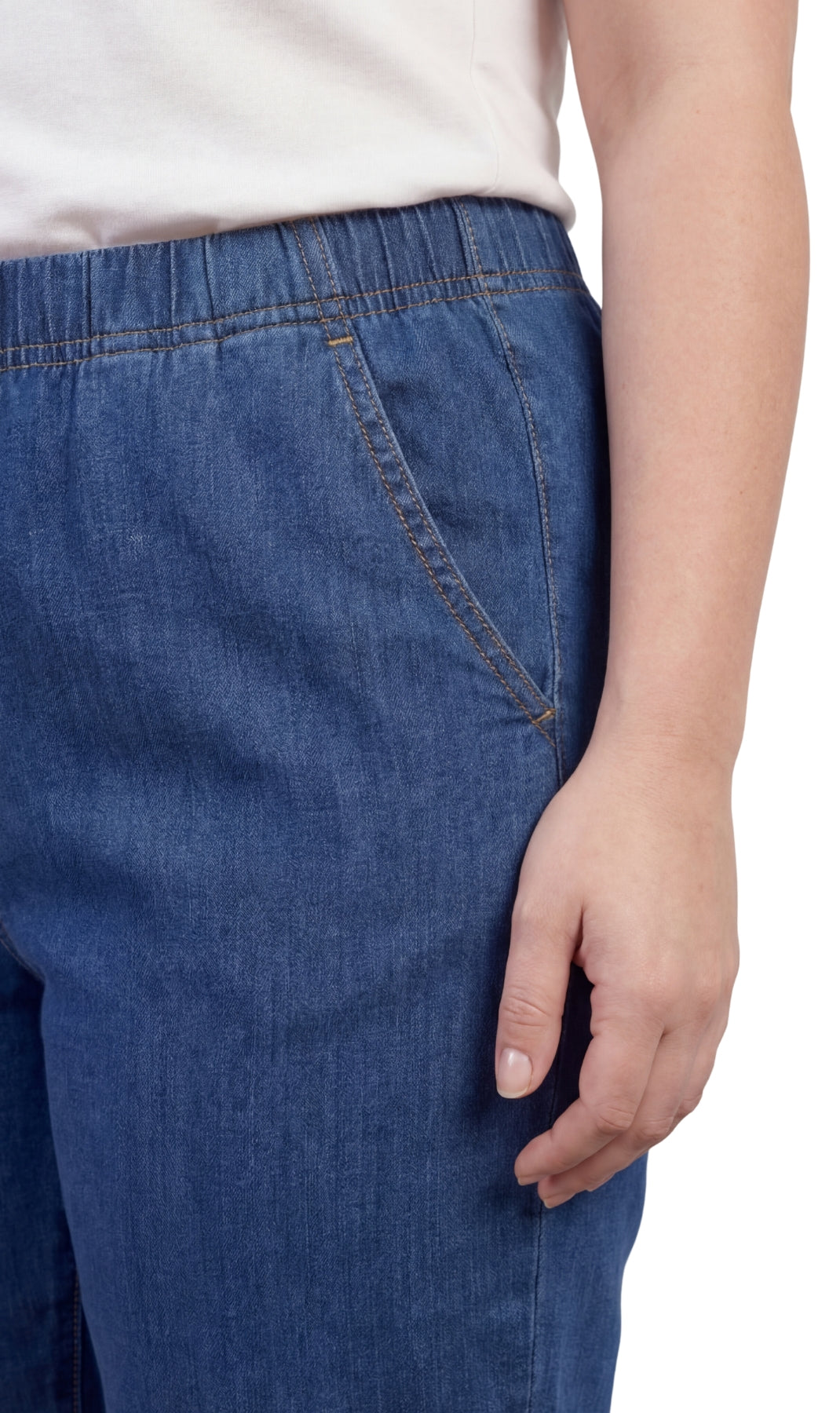 Women's Lightweight Pull-On Denim Jeans Relaxed Straight Leg