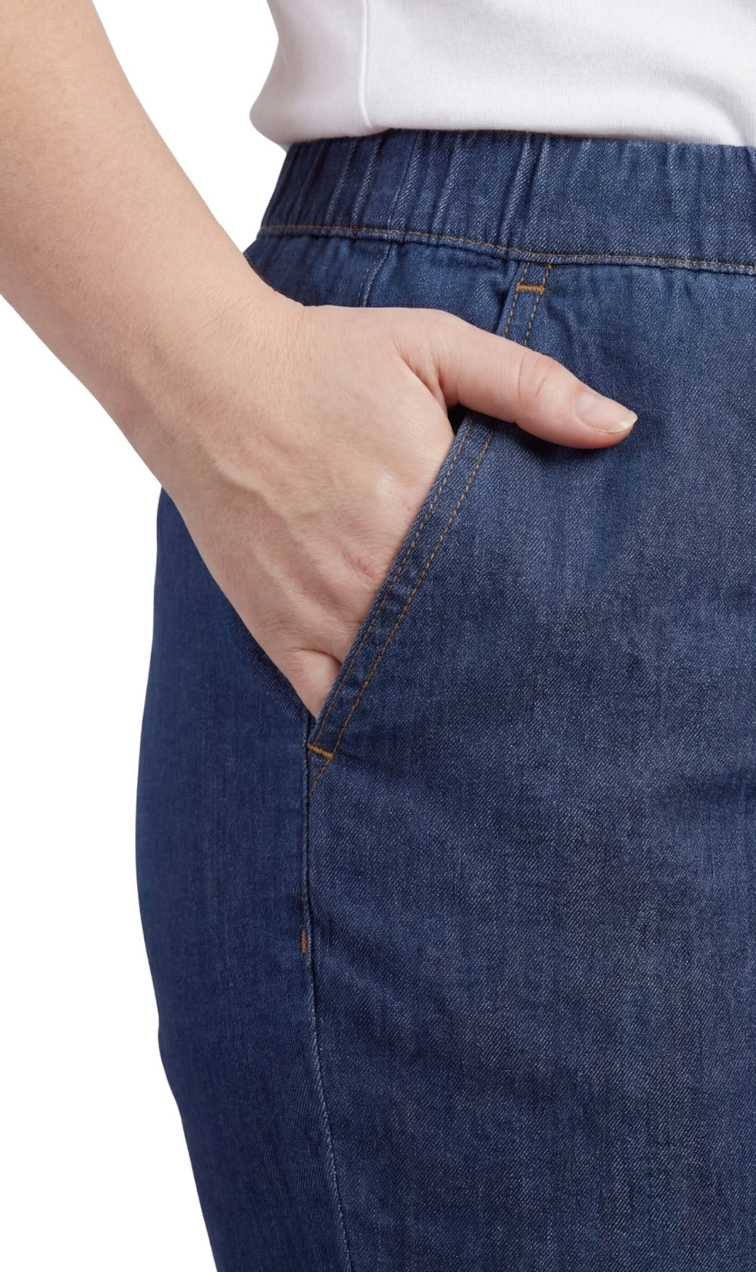 Women's Lightweight Pull-On Denim Jeans Relaxed Straight Leg