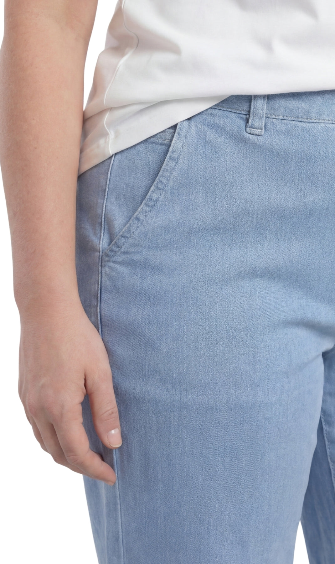 Women's Straight Leg Denim Capri Pants in Blue Lightweight Cotton