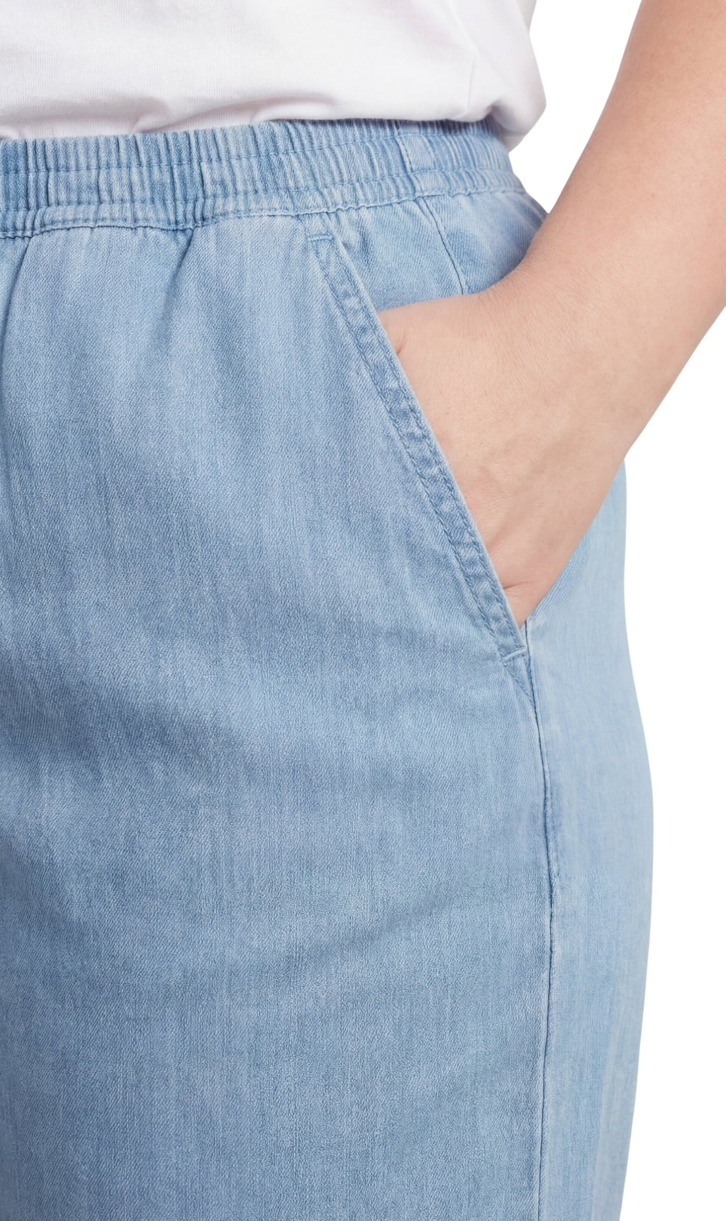 Women's Pull-On Bermuda Shorts in Denim and Twill - Stretch Fit
