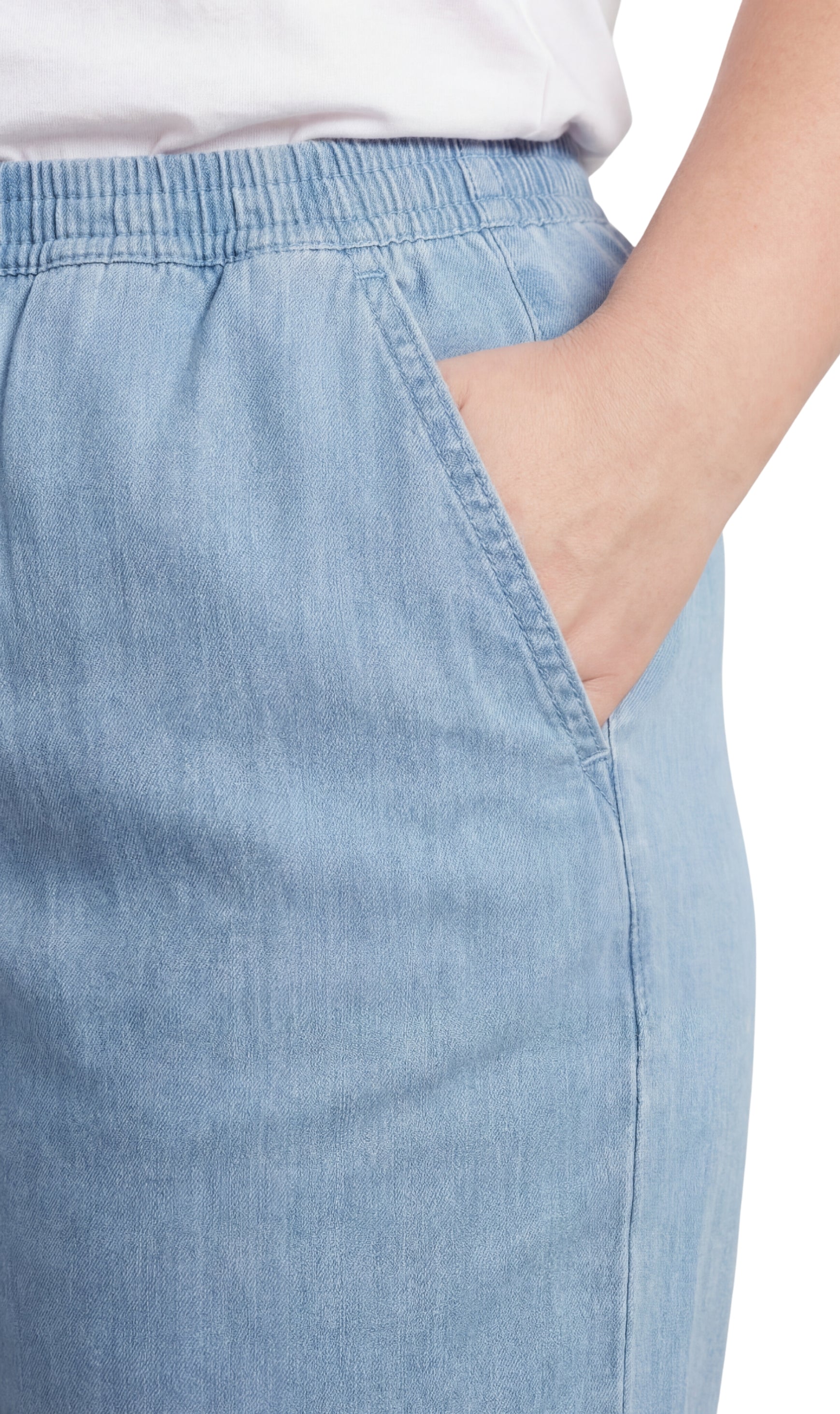 Women's Pull-On Bermuda Shorts in Denim and Twill - Stretch Fit