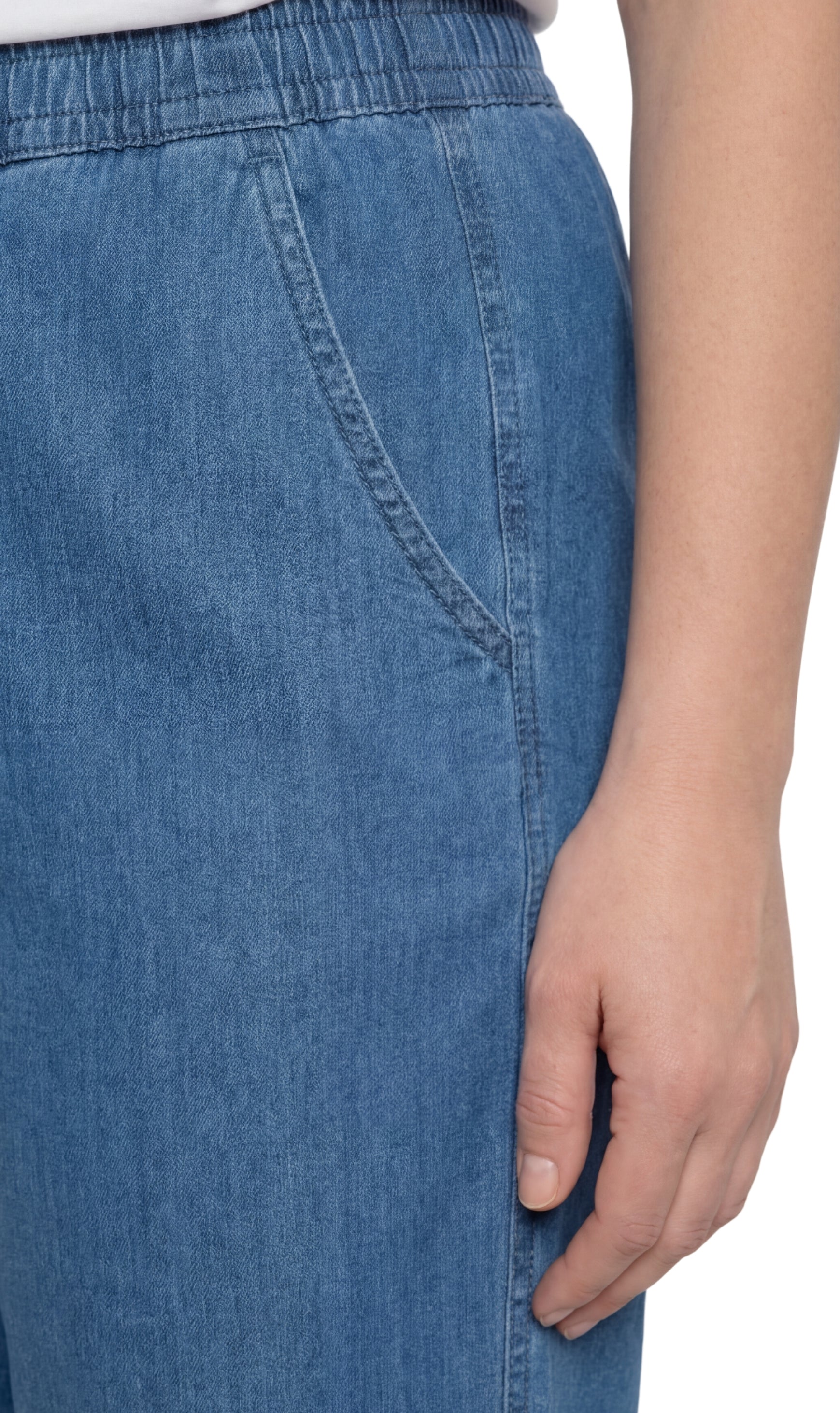 Women's Pull-On Bermuda Shorts in Denim and Twill - Stretch Fit