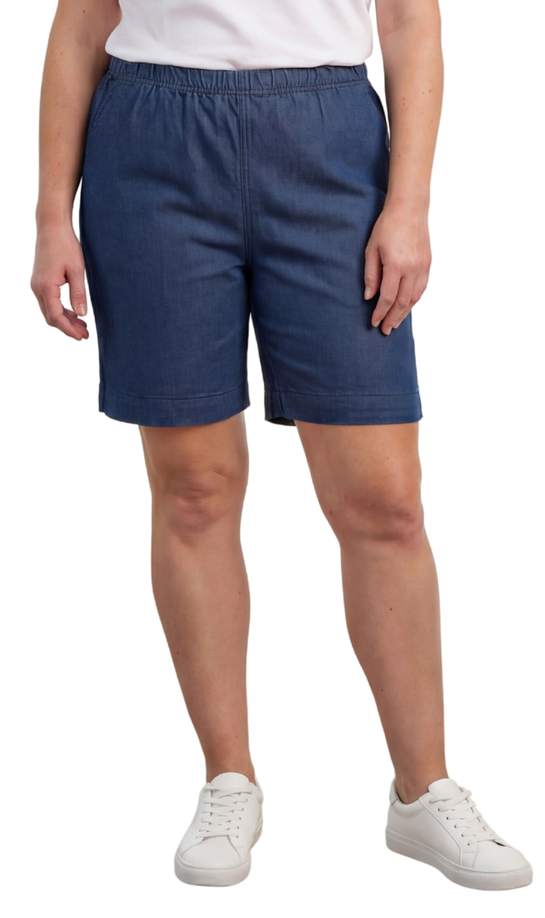 Women's pull-on denim shorts in blue with an elastic waistband and relaxed fit