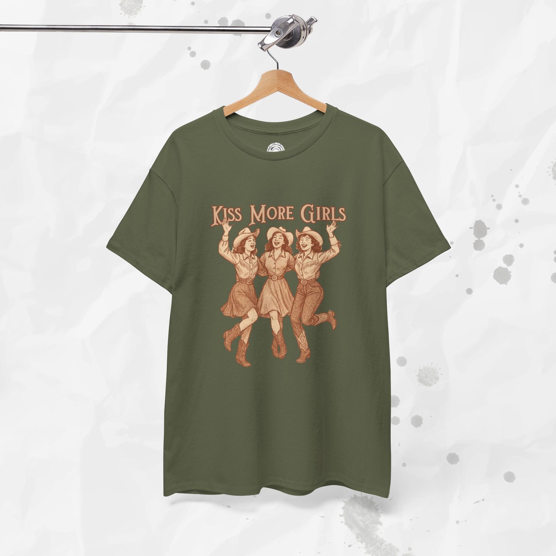 Kiss More Girls – T-Shirt